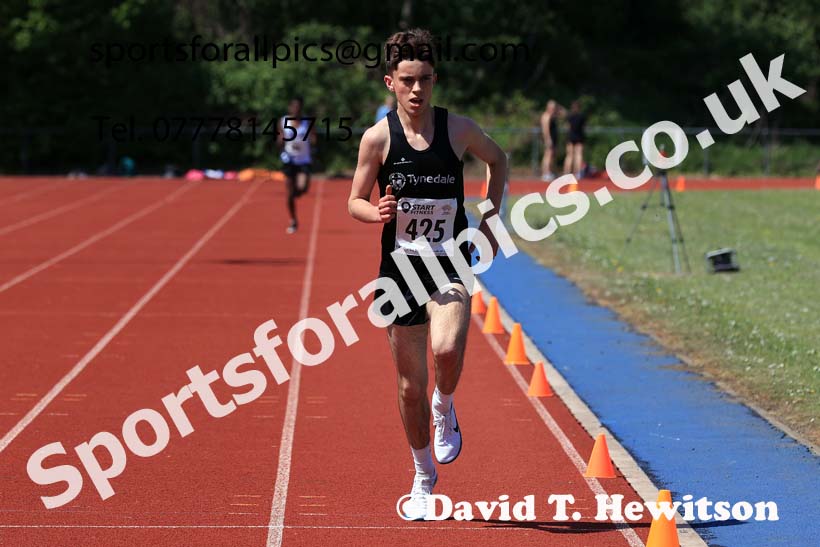 Mens under-17s 3000 metres, 2025 North Eastern Track and Field Champs., Shildon, County Durham. Photo: David T. Hewitson/Sports for All Pics